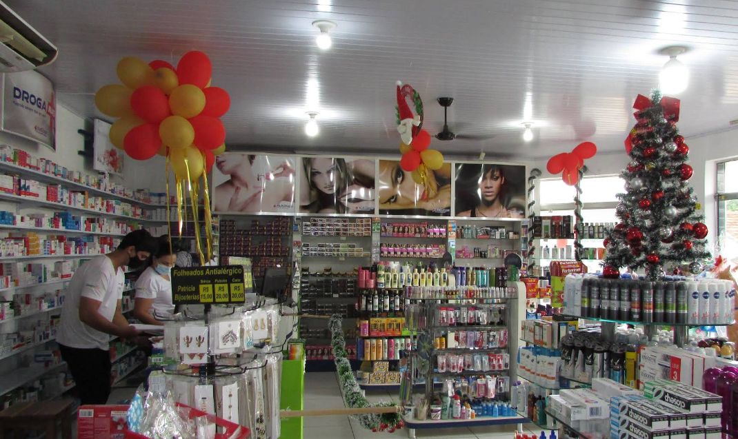 Equipe de atendimento da Drogaria Droga Mais - Atendimento humanizado